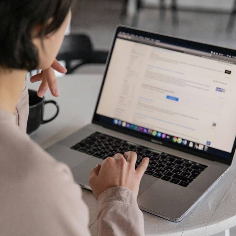 Woman looking for a commercial job